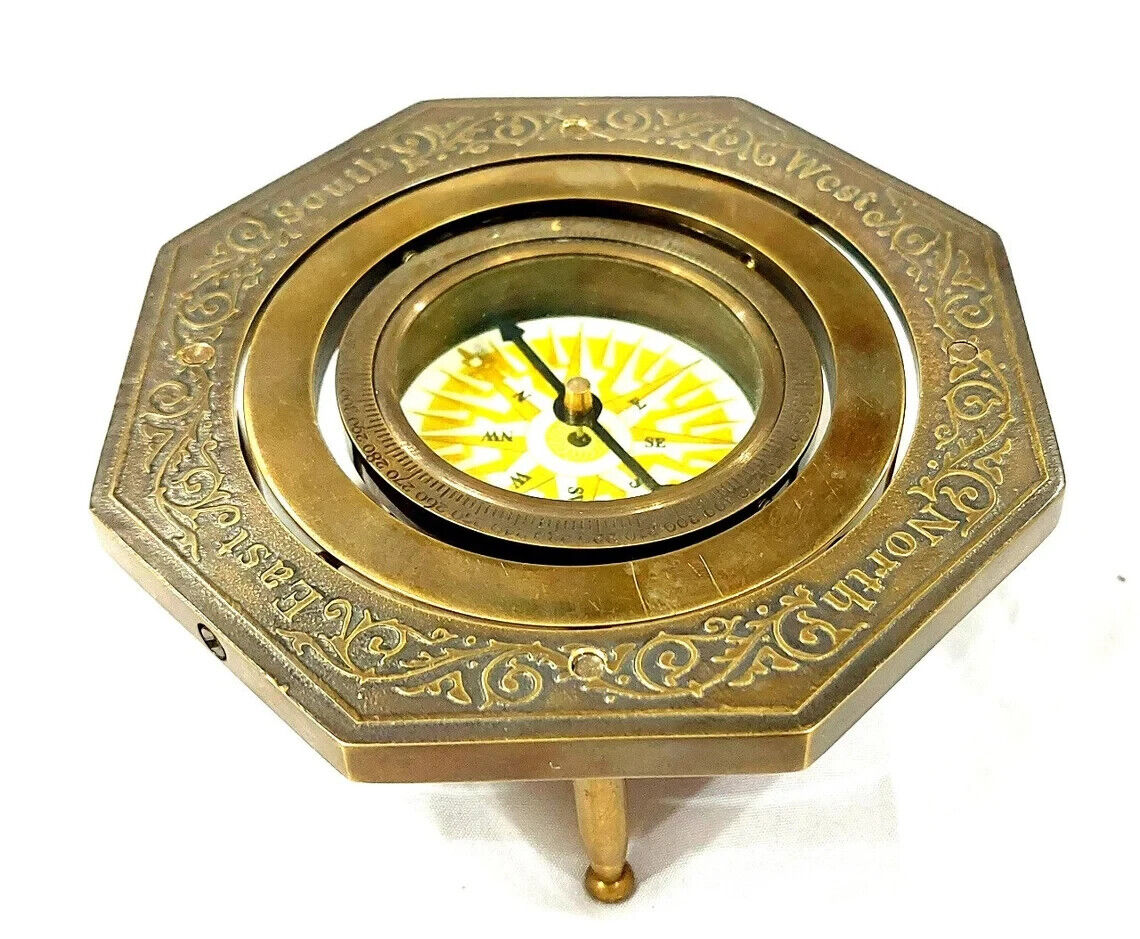 Compass With Wooden Stand BC0112