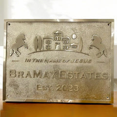 LA PLAQUE EN LAITON DE COACHHOUSE