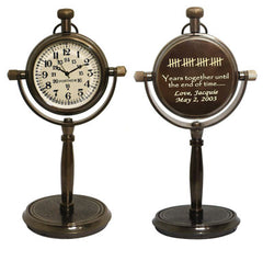 Diseños de texto personalizados con logotipo de reloj de escritorio de latón antiguo grabado ACP060