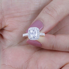 Bague de fiançailles simulant un diamant en argent et zircone cubique taille coussin princesse