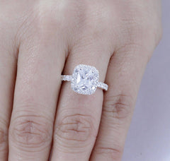 Anillo de compromiso con imitación de diamantes y circonita cúbica de plata de talla princesa